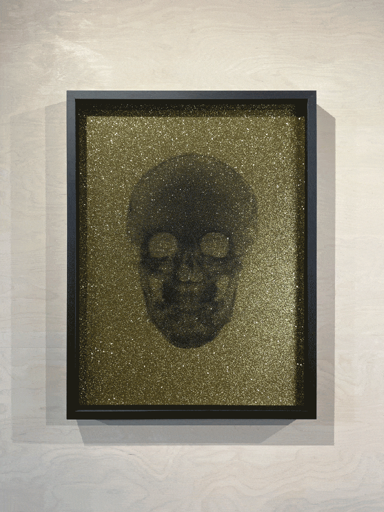 Nick Veasey - Crystal Black on Gold - Photographie et technique mixte