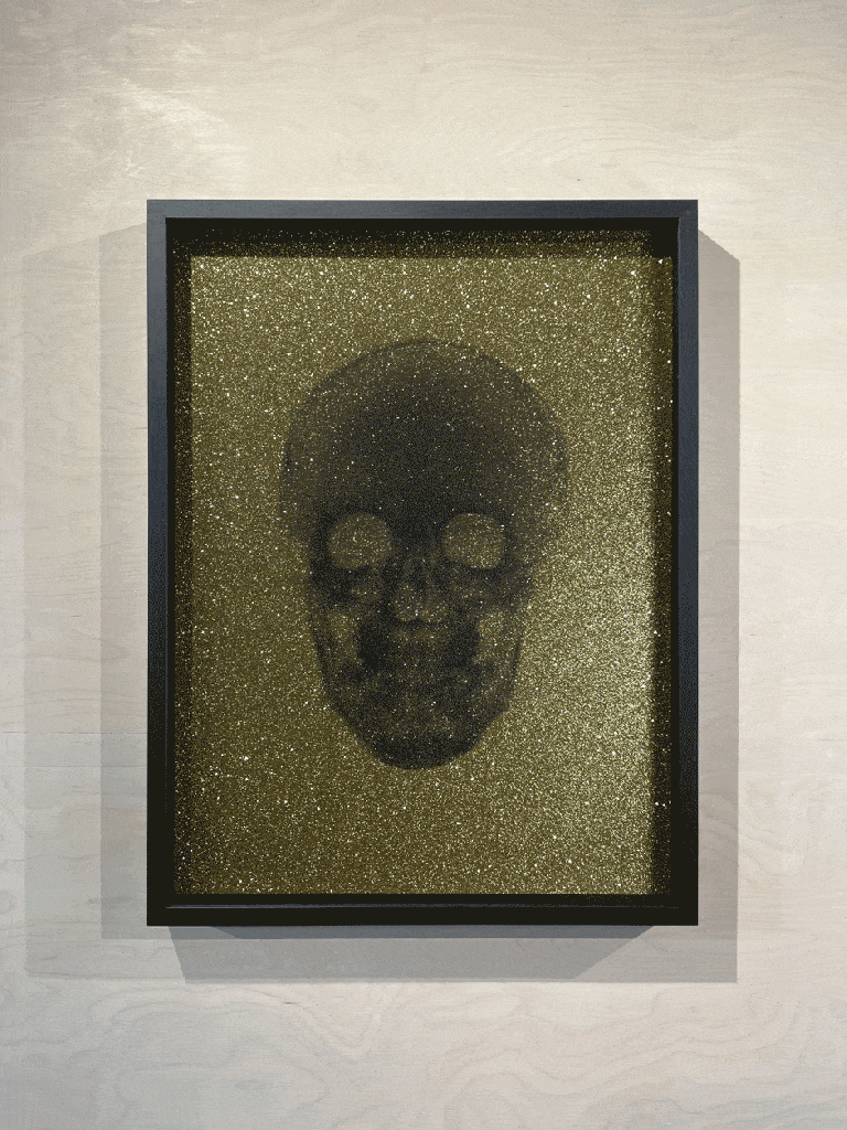 Nick Veasey - Crystal Black on Gold - Photographie et technique mixte